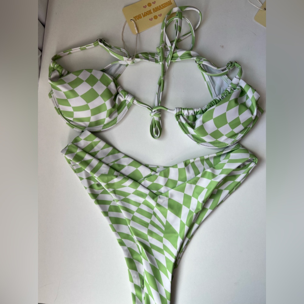 New shopaurelle size medium bathing suit never worn